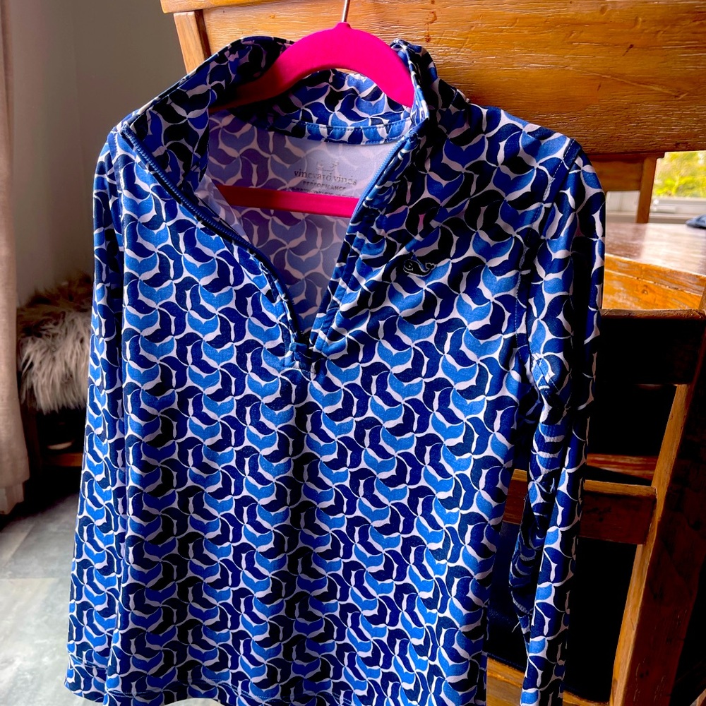 Girls Vineyard Vines Whale pattern performance pullover small